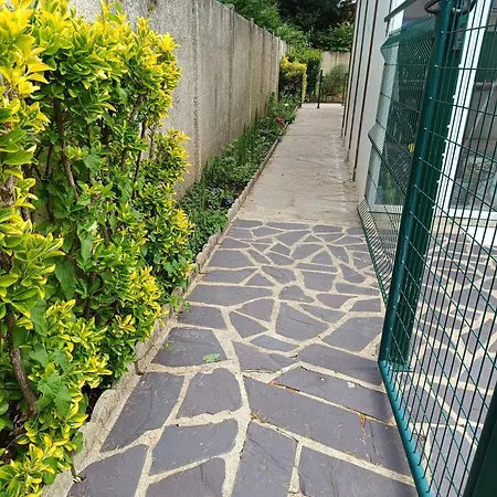 Гостевой дом 1 Simple Limeil-Brevannes